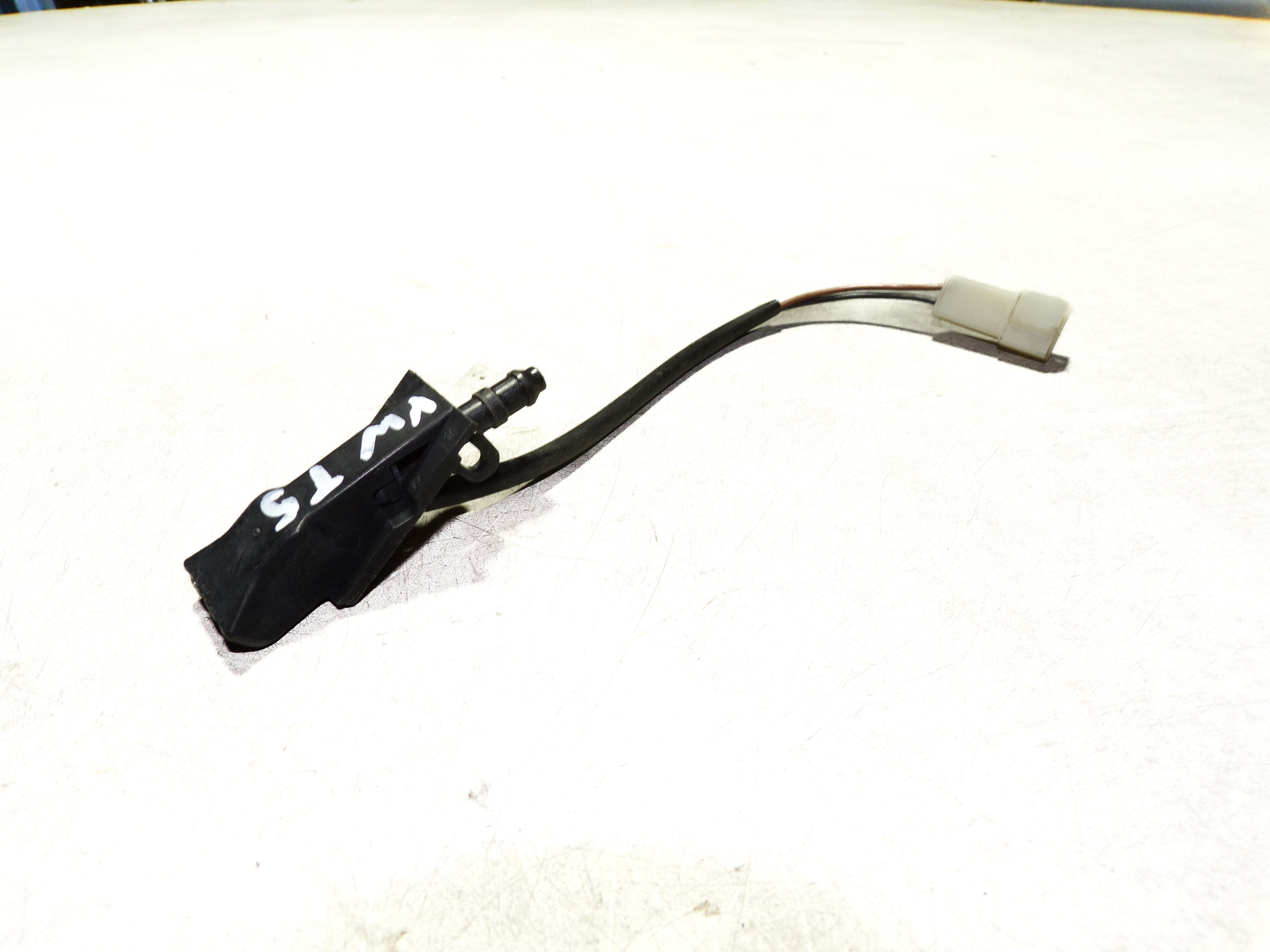 Volkswagen Transporter T5 Van 2.0 TDI DRF (CCHA(Euro 5)) WINDSHIELD WASHER NOZZLE 2010 7L5955984A 7L5955984A|VW Volkswagen Transporter T5 Van 2.0 TDI DRF (CCHA(Euro 5)) WINDSHIELD WASHER NOZZLE 2010 7L5955984A 7L5955984A|VW