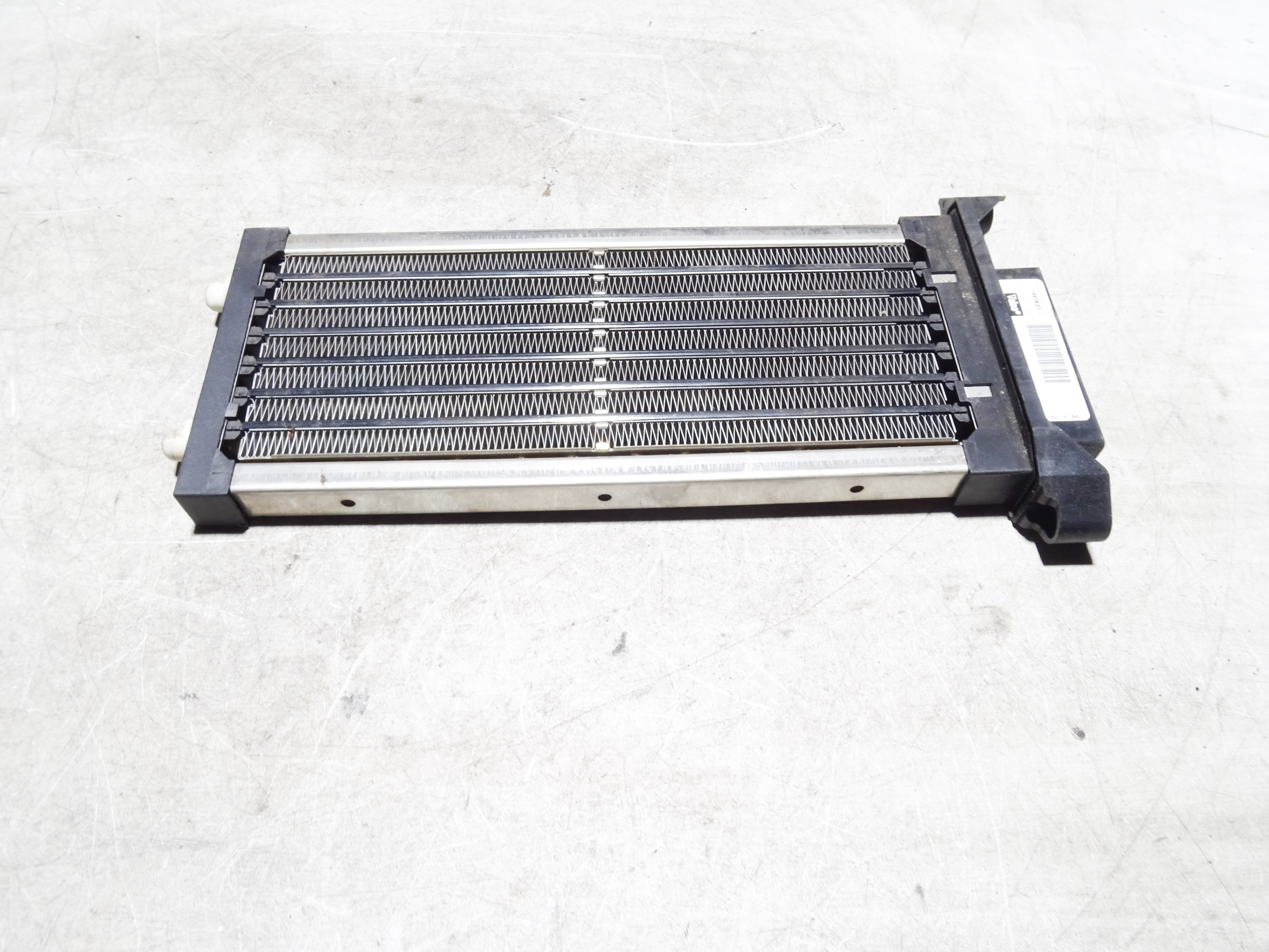 Audi A6 (C5) Berline a coffre / 4 portes 2.5 TDI V6 24V (AFB) RADIATEUR EAU 2000 4B2819011 4B2819011|AUDI