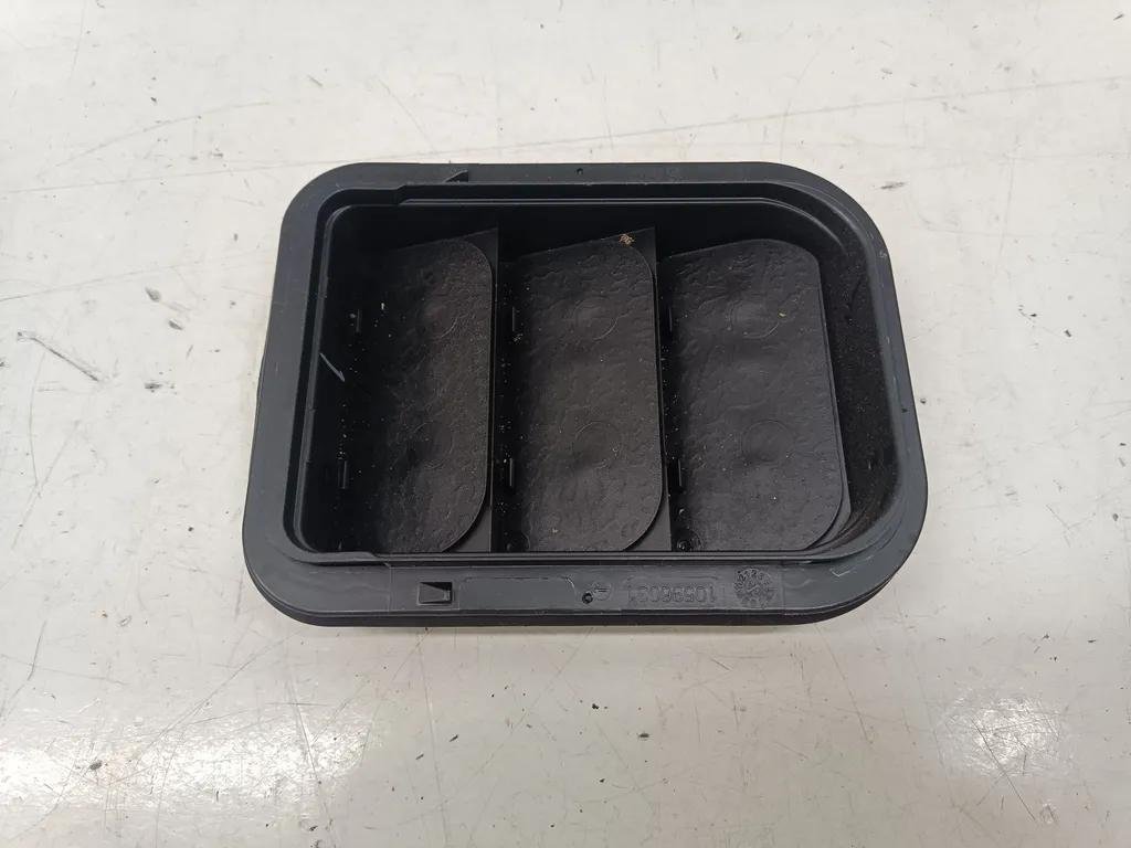 MG ZS Berline a coffre / 4 portes 2.5 V6 180 24V (25K4F) CALANDRE 2023 10596031 10596031|MG